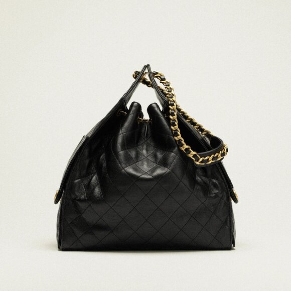 CHANEL 25 Medium Handbag in Black with Grained Calfskin & Gold-Tone Metal - Picture 3 of 4